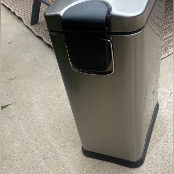 Trash Can - Picture 6 of 8